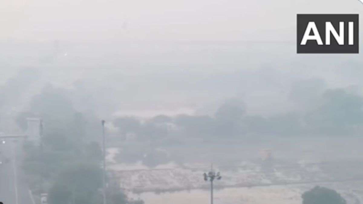 दिल्ली के आनंद विहार में गंभीर’ कैटेगरी में पहुंचा AQI, ‘दमघोंटू’ हवा में सांस लेना हुआ मुश्किल! दिल्ली के आनंद विहार में गंभीर’ कैटेगरी में पहुंचा AQI, ‘दमघोंटू’ हवा में सांस लेना हुआ मुश्किल!