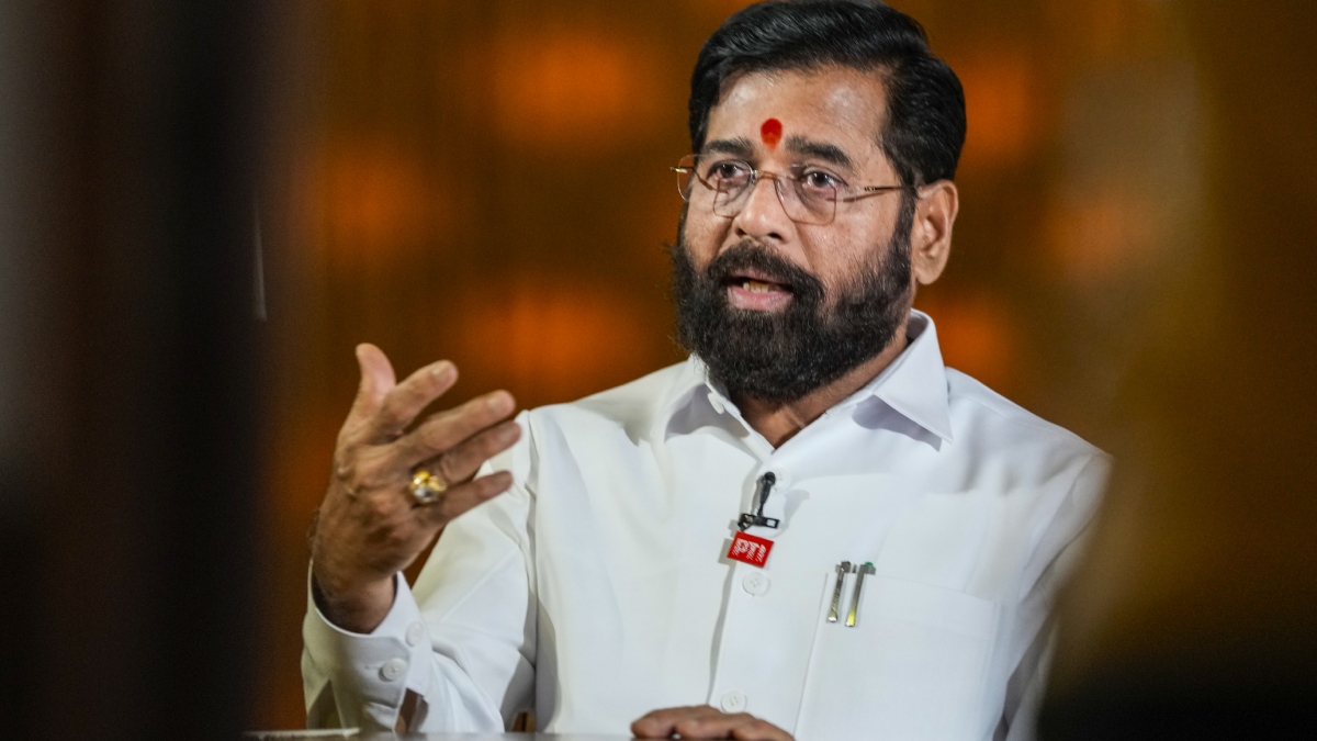 शिंदे का उद्धव पर तीखा हमला, “आपको दशहरा मेला पाकिस्तान में करना चाहिए, मुनीर को बुलाना चाहिए”