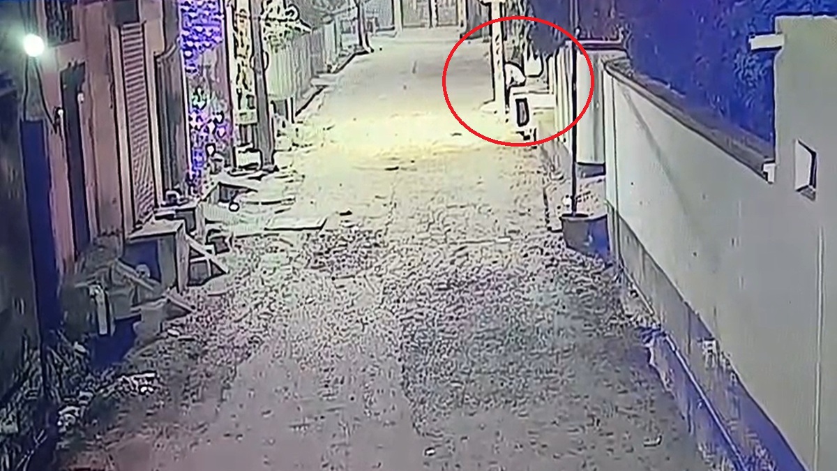 दिवाली की रात पत्नी ने नहीं खोला दरवाजा तो पति ने आग लगाकर दी जान, CCTV वीडियो रोंगटे खड़े कर देगा!