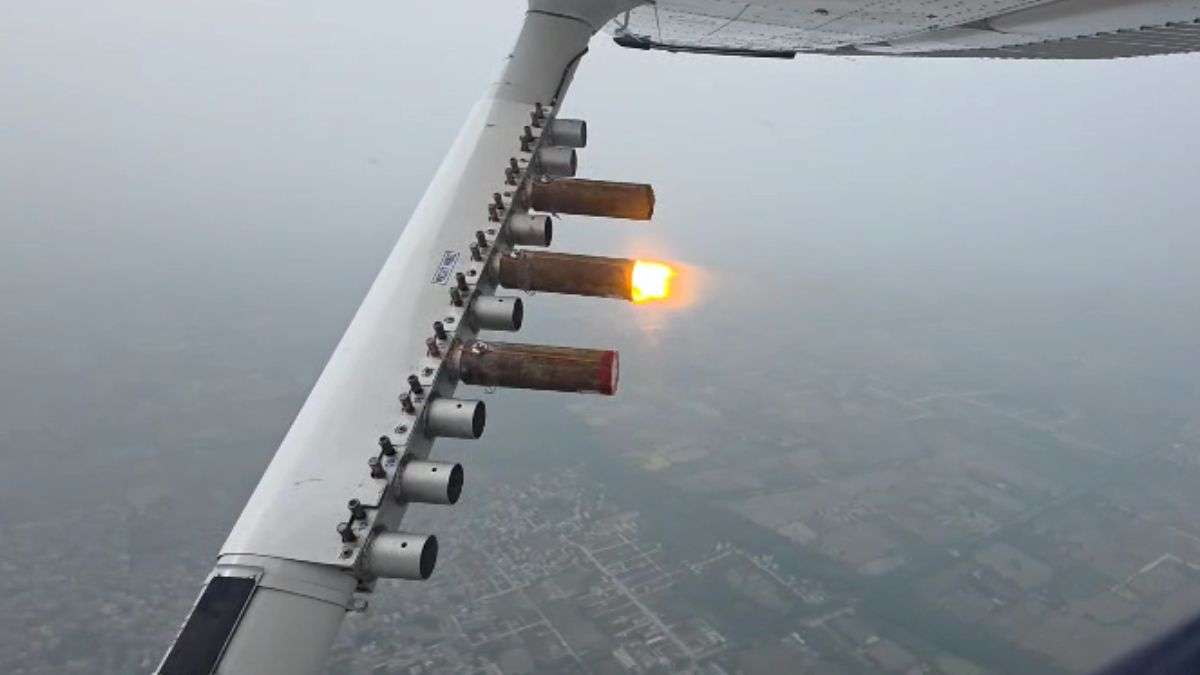 दिल्ली की जहरीली हवा को शुद्ध करेगी कानपुर IIT की आर्टिफिशियल रेन टेक्नोलॉजी, जानें इसके बारे में दिल्ली की जहरीली हवा को शुद्ध करेगी कानपुर IIT की आर्टिफिशियल रेन टेक्नोलॉजी, जानें इसके बारे में