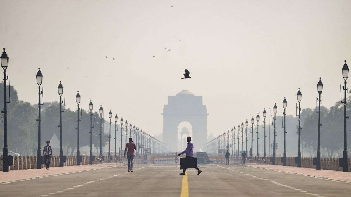दिवाली से पहले दिल्ली की हवा हुई ‘दमघोंटू’, धूल की चादर से ढके कई इलाके, ‘बहुत खराब’ श्रेणी में पहुंचा AQI