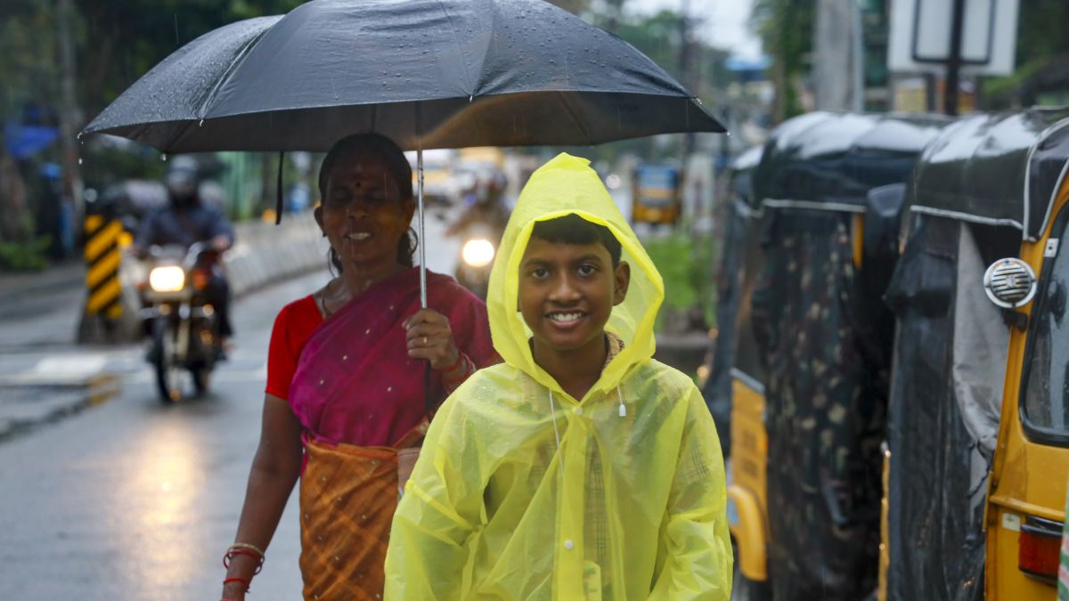देश के इन राज्यों में आ रहा चक्रवाती तूफान, 3 दिन तक मूसलाधार बारिश की चेतावनी; पूर्वी यूपी में बढ़ेगी ठंड देश के इन राज्यों में आ रहा चक्रवाती तूफान, 3 दिन तक मूसलाधार बारिश की चेतावनी; पूर्वी यूपी में बढ़ेगी ठंड