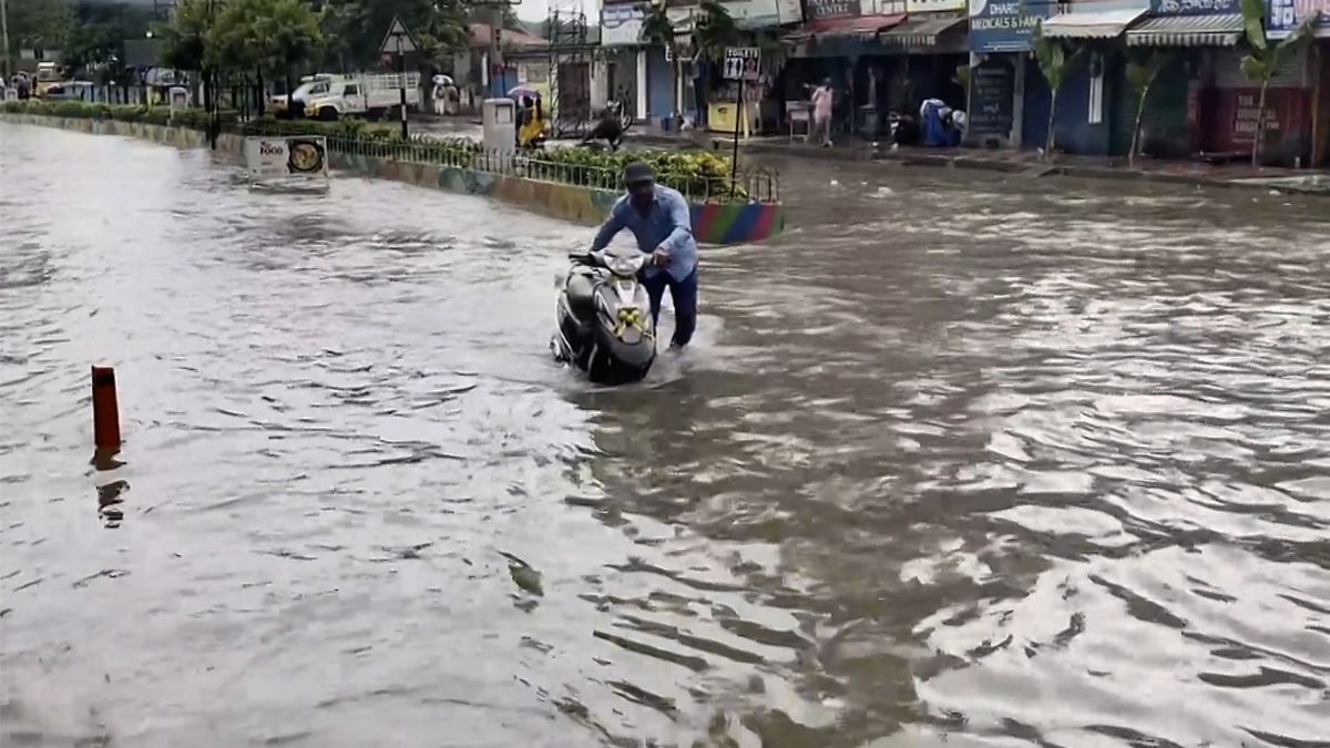 देश के इन हिस्सों में आ रहा साइक्लोन, IMD ने जारी किया भारी बारिश का रेड अलर्ट, यहां पर बढ़ेगी ठंड