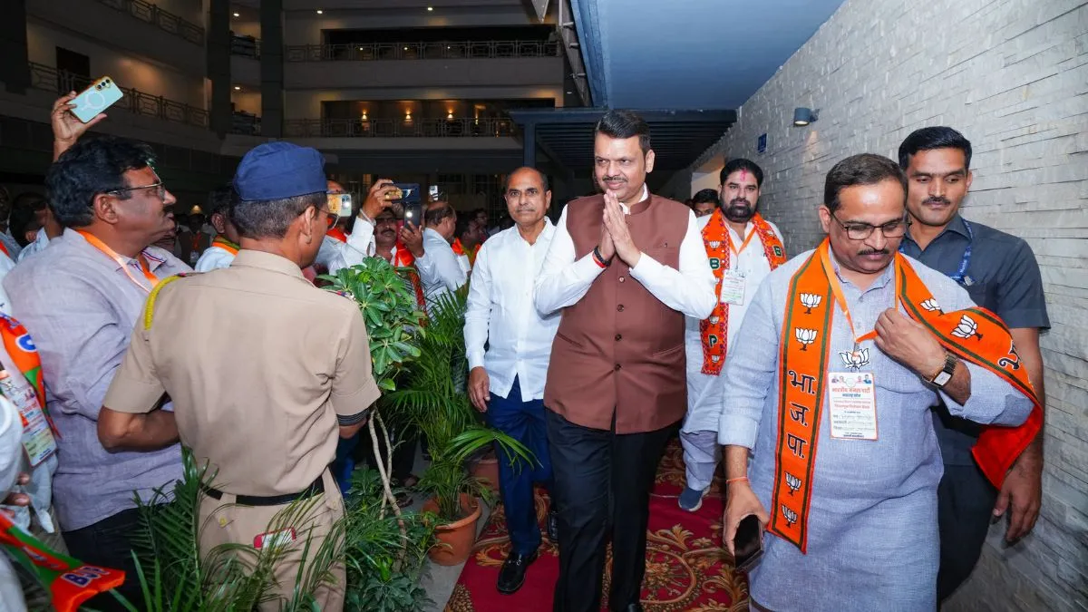 मराठवाड़ा बीजेपी नेताओं की बैठक में सीएम फडणवीस - India TV Hindi