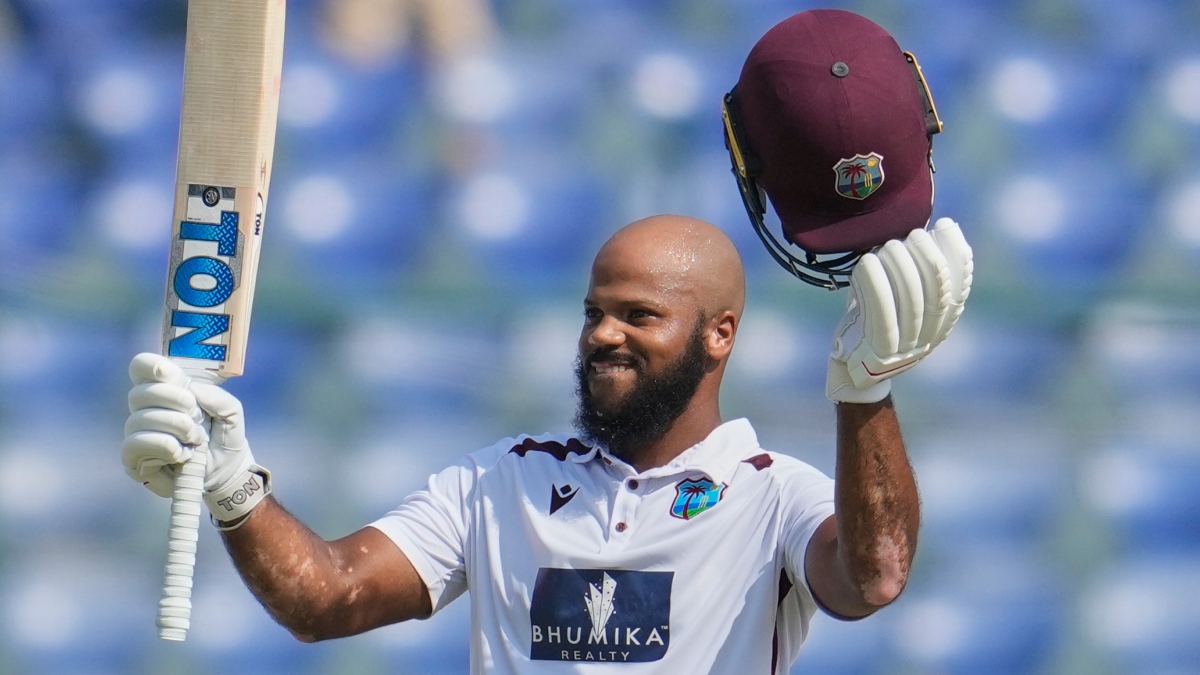 IND vs WI: वेस्टइंडीज के बल्लेबाज ने छक्का ठोककर पूरी की सेंचुरी, इस क्लब में कर ली धमाकेदार एंट्री