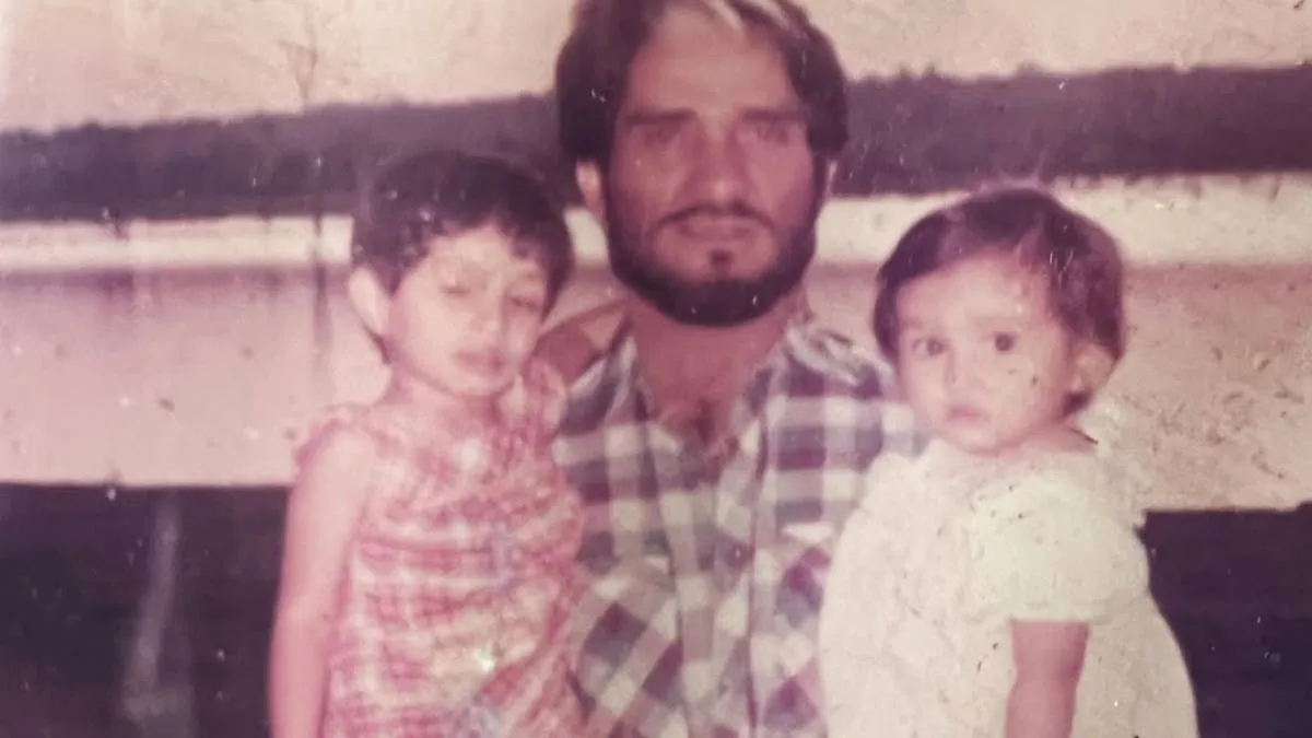 खूबसूरती में किसी से कम नहीं हैं शोले के 'सांभा' की बेटियां, लगती हैं बेहद हसीन, क्या करती हैं मंजरी और विनती? Mac Mohan- India TV Hindi