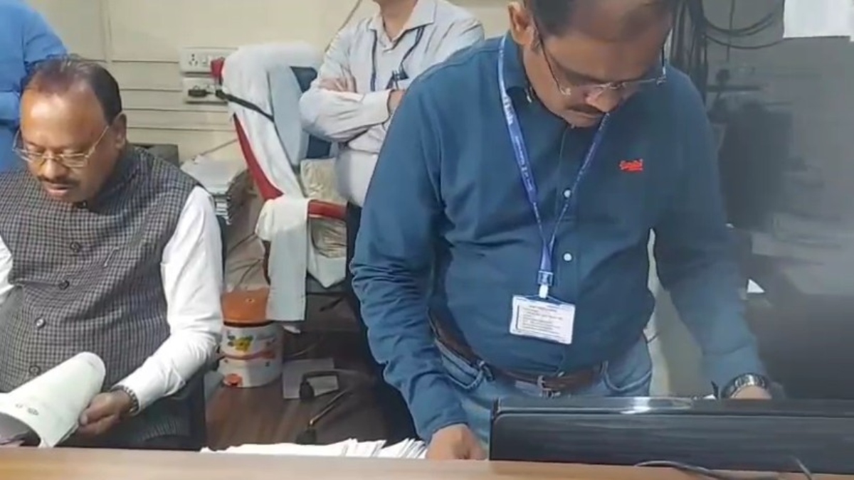 VIDEO: चंद्रशेखर बावनकुले ने रजिस्ट्रार ऑफिस में पकड़ा ‘दलाली का खेल’, पुलिस जांच के दिए आदेश