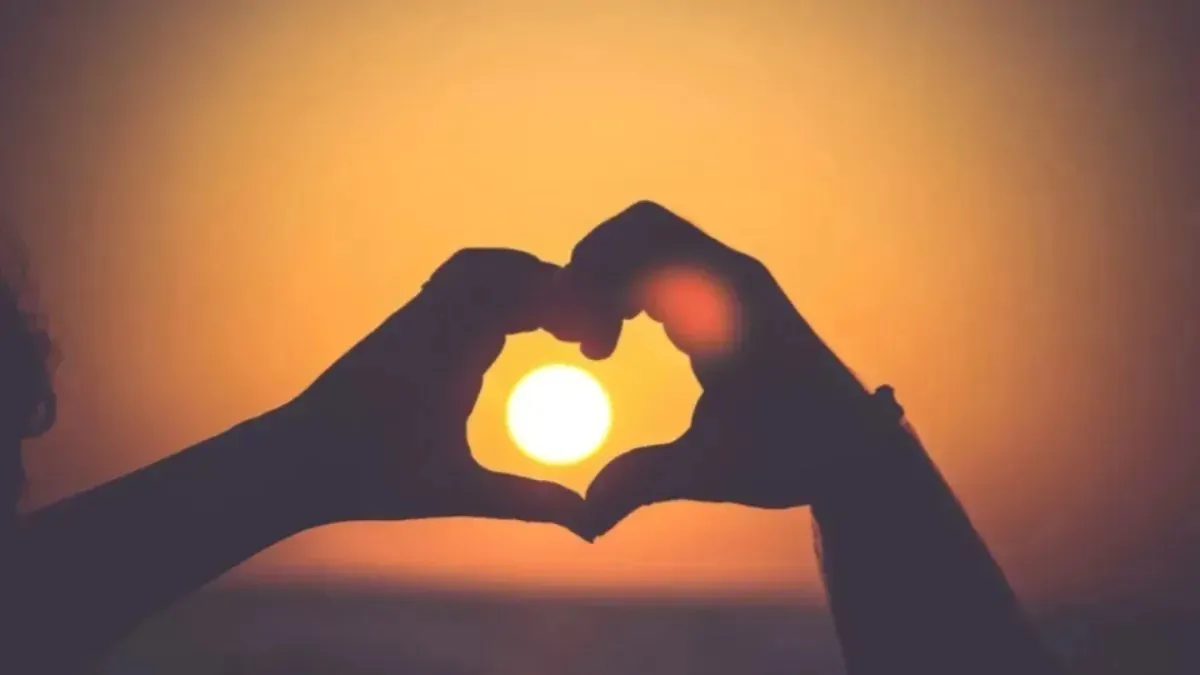 Love Horoscope 9th Oct 2025: इन 2 राशियों के प्रेम जीवन में बढ़ सकती हैं दूरियां, सोच-समझकर करें बातें, पढ़ें लव राशिफल Love Horoscope - India TV Hindi