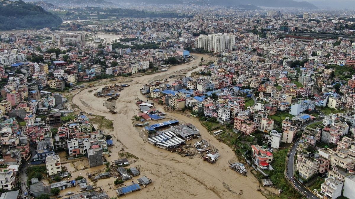 नेपाल में मूसलाधार बारिश और भीषण भूस्खलन से हाहाकार, 18 लोगों की मौत पर पीएम मोदी ने जताया दुख