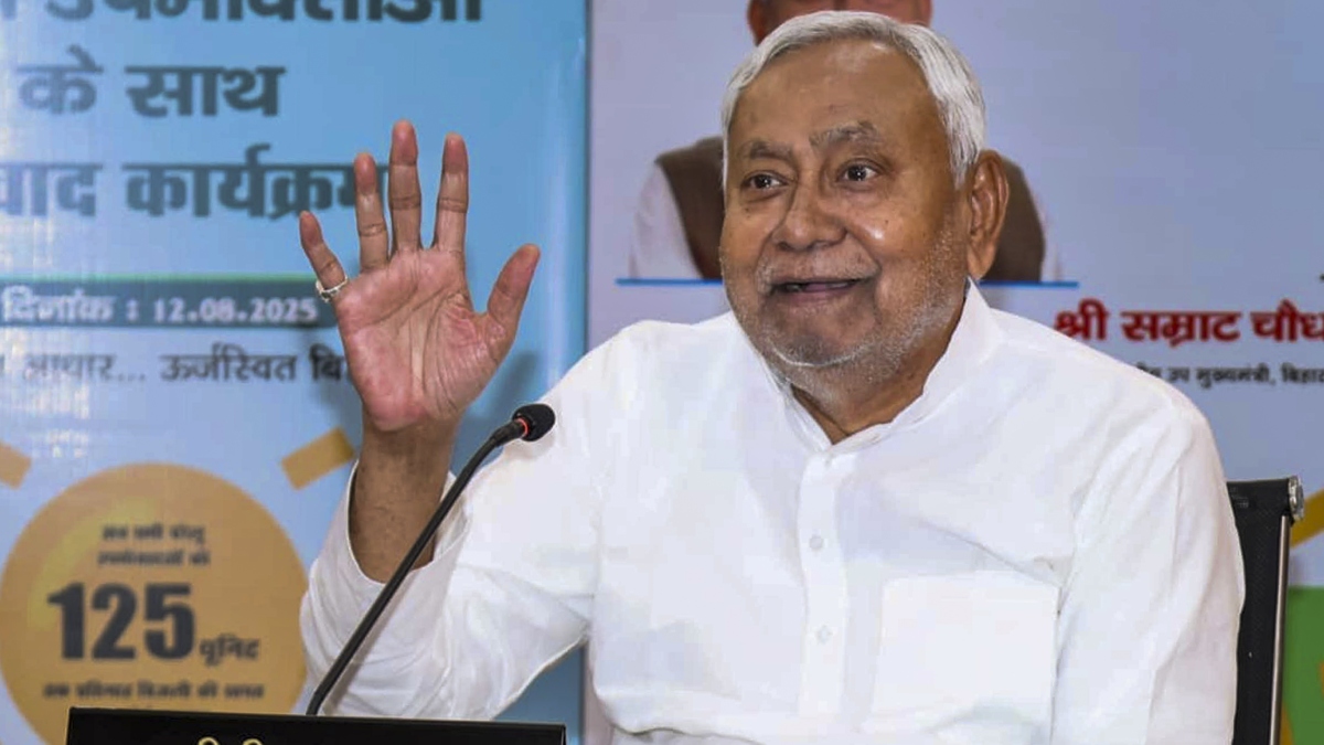 नीतीश कुमार का 10,000 का ‘मास्टरस्ट्रोक’ कितना असरदार? सर्वे में आंकड़े आए सामने नीतीश कुमार का 10,000 का ‘मास्टरस्ट्रोक’ कितना असरदार? सर्वे में आंकड़े आए सामने