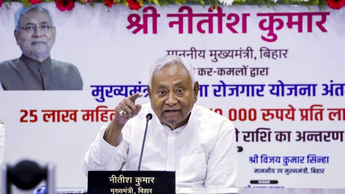 बिहार चुनाव की तारीखों के ऐलान से पहले CM नीतीश का बड़ा दांव, 21 लाख महिलाओं को सहायता राशि का वितरण किया