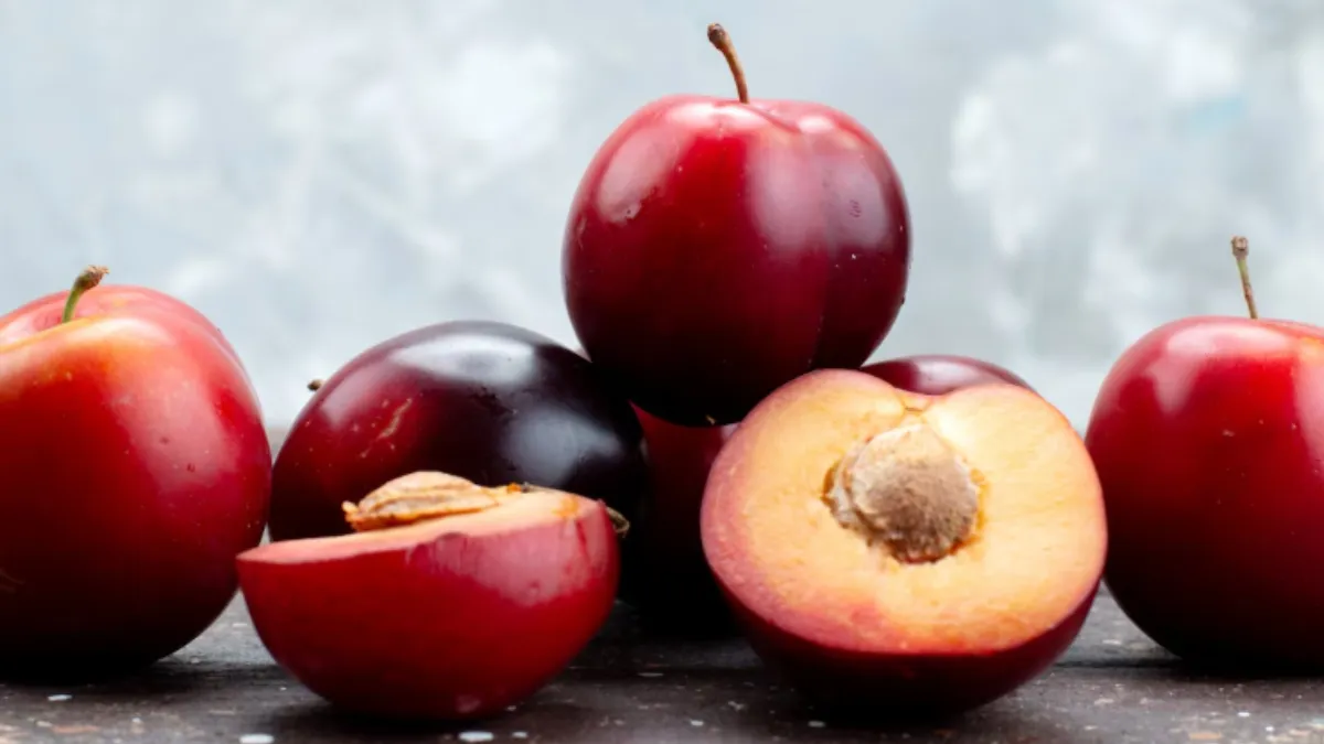 आलूबुखारा के फायदे- India TV Hindi