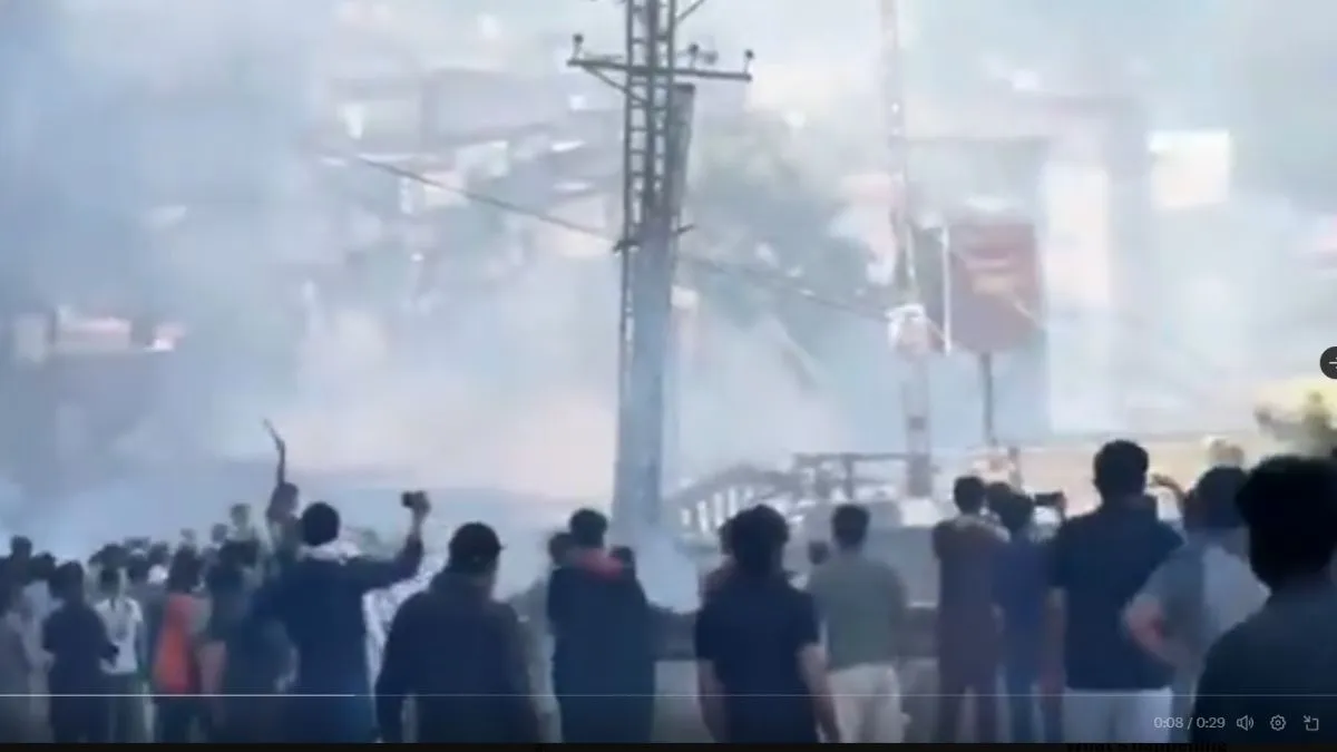 PoK में तीसरे दिन भी पाकिस्तानी सेना के खिलाफ भारी बवाल, पाक रेंजरों की फायरिंग में 8 से अधिक लोगों की मौत PoK में विरोध प्रदर्शन। - India TV Hindi