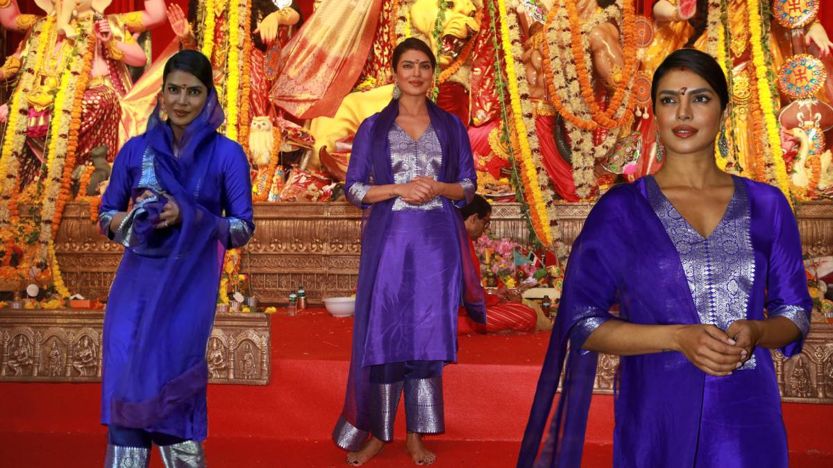 मांग में सिंदूर और सिर पर आंचल, सादगी से प्रियंका चोपड़ा ने लूटी लाइमलाइट