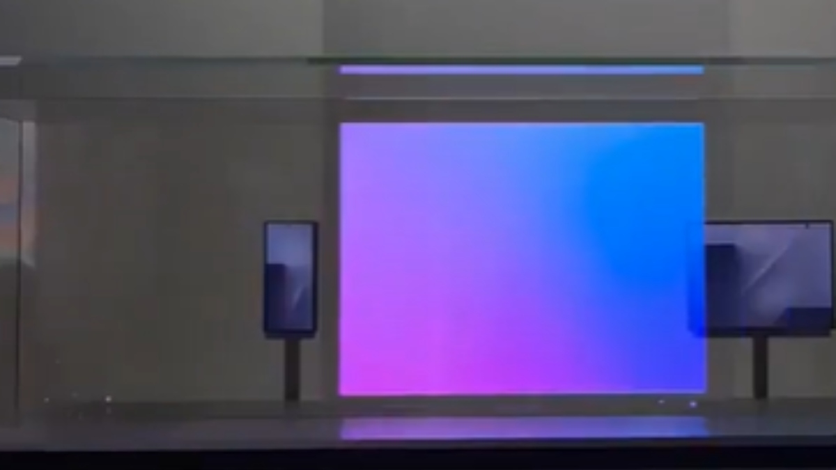 Samsung showed the world the first glimpse of tri-fold phone, will create a stir with its launch soon. Samsung showed the world the first glimpse of tri-fold phone, will create a stir with its launch soon.