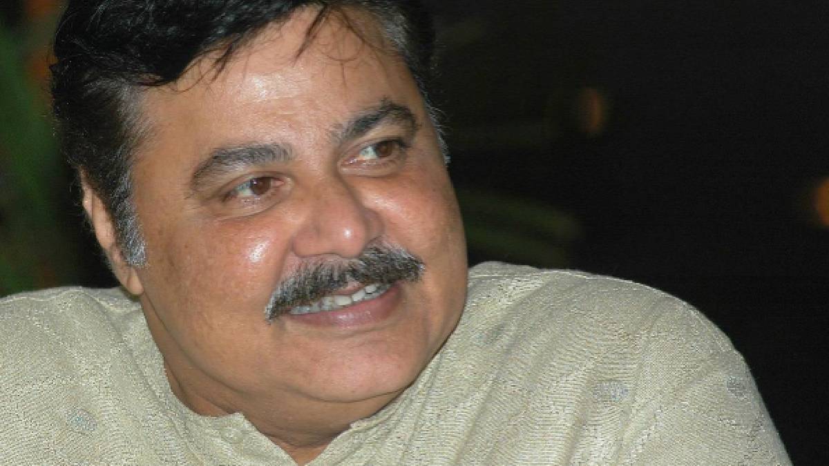 सतीश शाह के प्रेयर मीट पर पहुंचे फिल्मी सितारे सतीश शाह के प्रेयर मीट पर पहुंचे फिल्मी सितारे