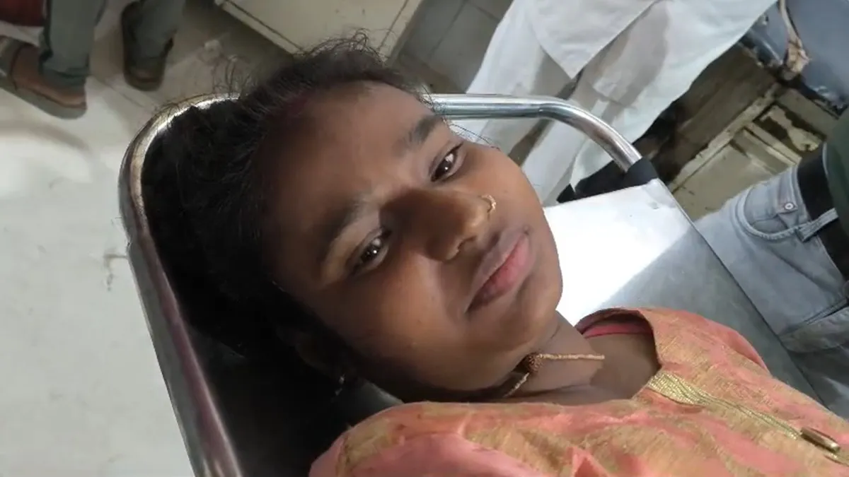 15 साल छोटे भांजे पर आया मामी का दिल, शादी से मना किया तो थाने में जाकर काट ली नस महिला ने पुलिस स्टेशन में काट ली नस।- India TV Hindi