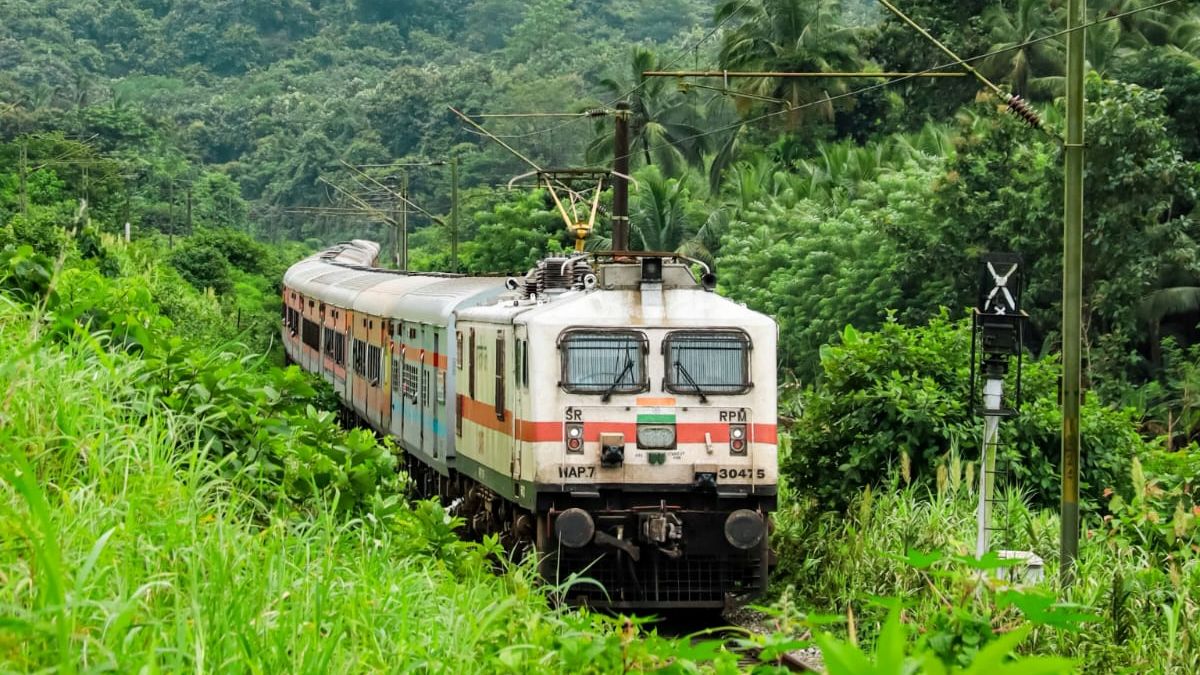 Today’s Special Trains: आज (19 अक्टूबर) यूपी-बिहार के लिए चलाई जा रही हैं ये स्पेशल ट्रेनें, चेक करें डिटेल्स