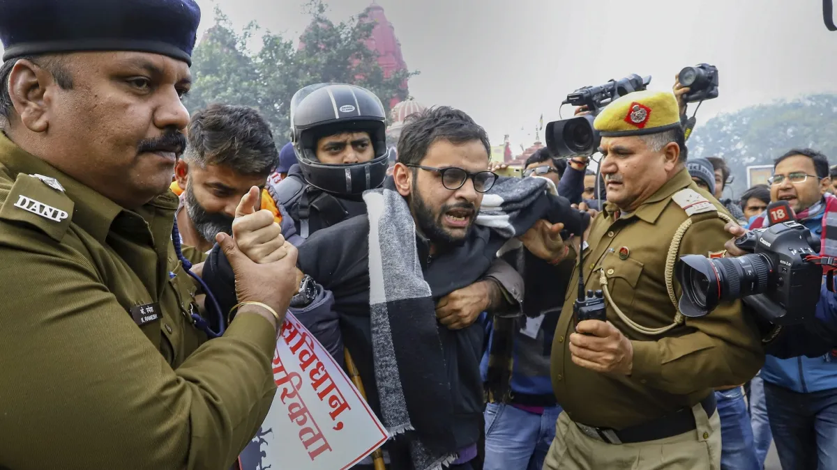 सत्ता परिवर्तन के लिए रची गई थी दिल्ली दंगों की साजिश, पढ़िए दिल्ली पुलिस ने हलफनामे में क्या-क्या कहा? Umar khalid- India TV Hindi