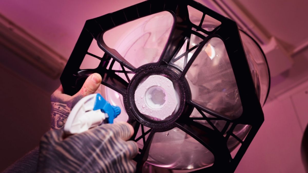 किचन में लगे Exhaust Fan पर जम गई है गंदगी की मोटी परत, दीवाली से पहले इन ट्रिक्स से मिनटों में करें साफ