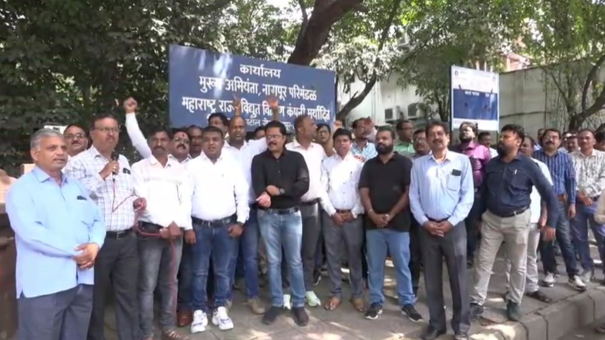 महाराष्ट्र में होगी बत्ती गुल, गहराएगा बिजली संकट! 72 घंटे की हड़ताल पर बिजली कर्मचारी - India TV Hindi