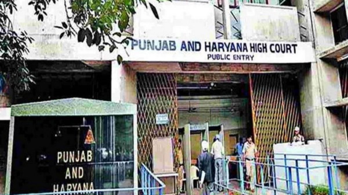 इमरजेंसी वार्ड में विधायक के आने पर खड़ा नहीं हुआ डॉक्टर, सरकार ने की कार्रवाई तो हाई कोर्ट ने लगाई कड़ी फटकार