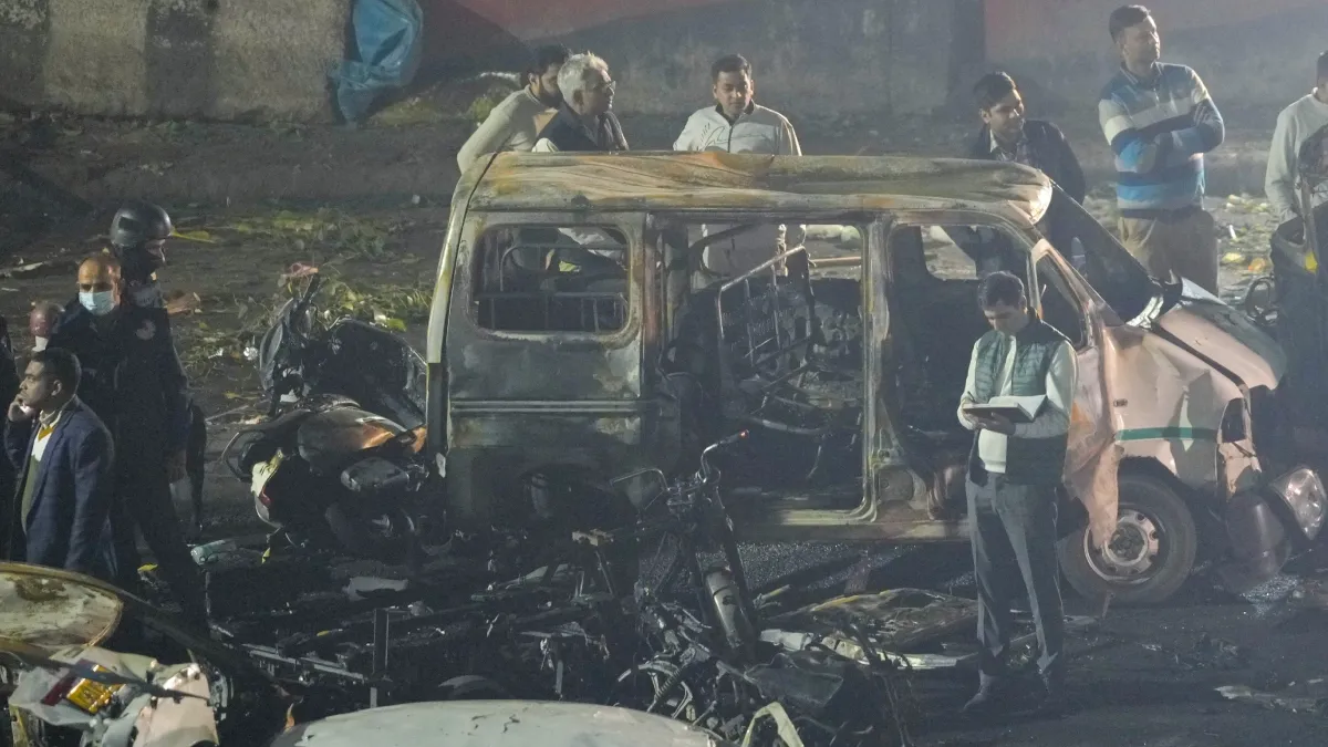 Delhi Blast: केंद्रीय गृह मंत्री अमित शाह की दिल्ली सीएम रेखा गुप्ता के साथ मीटिंग, मंत्री आशीष सूद भी रहे मौजूद Delhi Blast Live- India TV Hindi