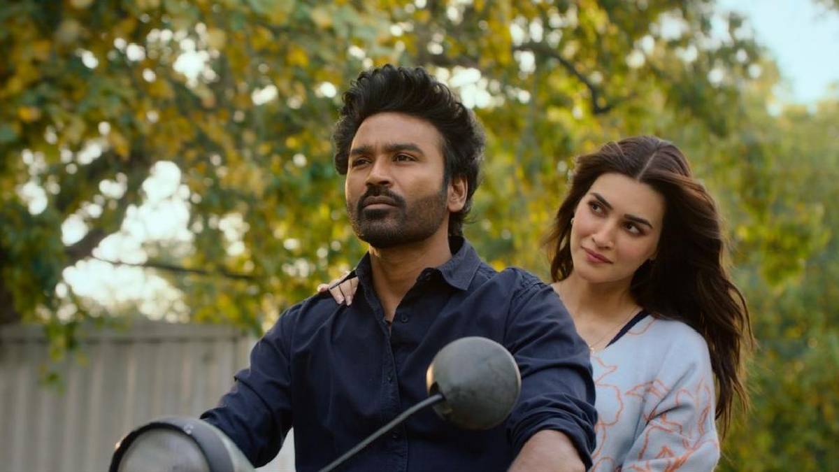 थियेटर में भीड़ ने कृति सेनन को घेरा तो धनुष को बनना पड़ा बॉडीगार्ड