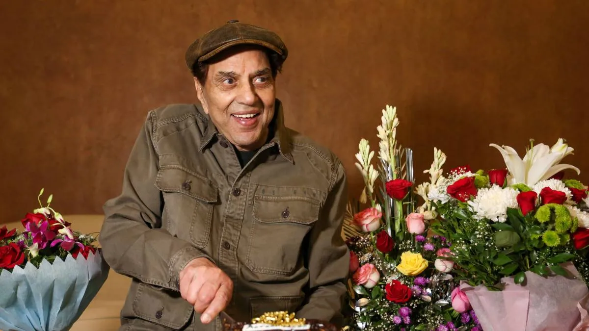 Dharmendra Health Update: कैसी है 89 साल के धर्मेंद्र की हालत, हेमा मालिनी के बाद दोनों बेटे भी पहुंचे अस्पताल Dharmendra health update- India TV Hindi