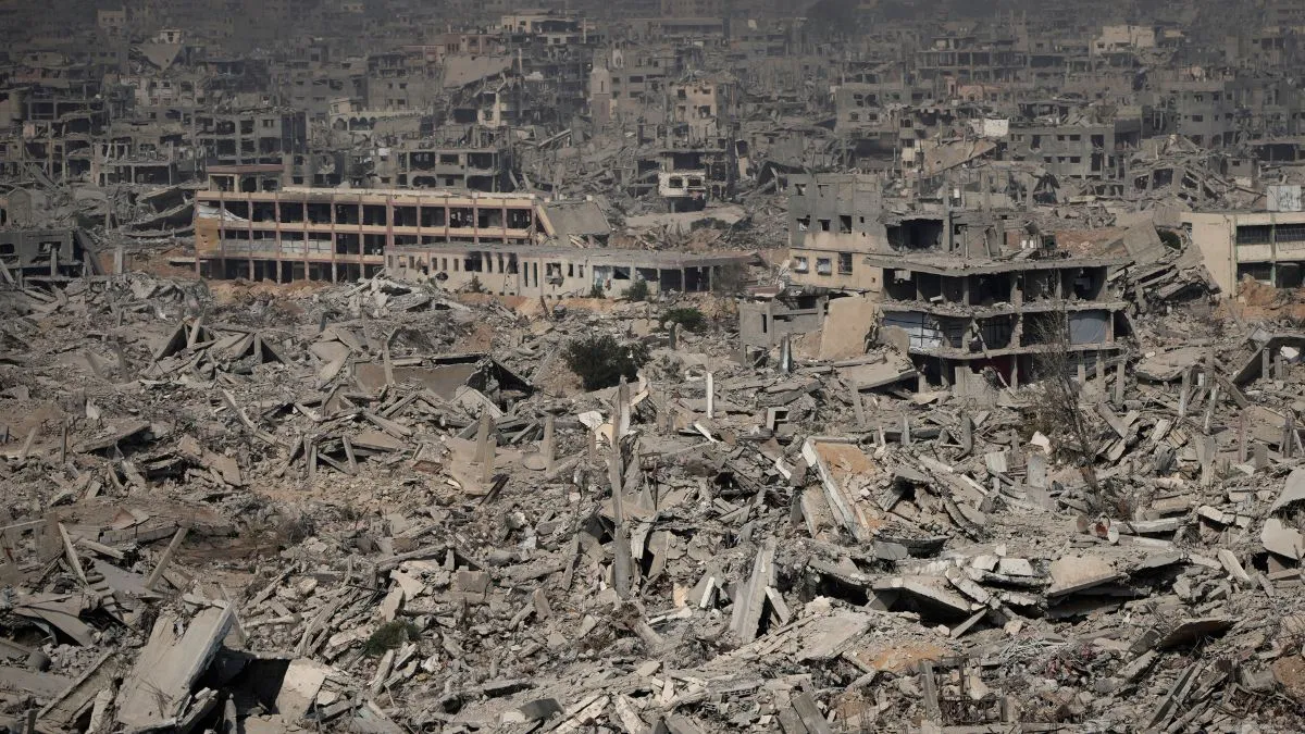 Israel-Hamas War: फिलिस्तीनियों की मौत का आंकड़ा पहुंचा 69,000 के पार, इजरायल ने लौटाए 15 और लोगों के शव इजरायली हमले से खंडहर बना गाजा - India TV Hindi