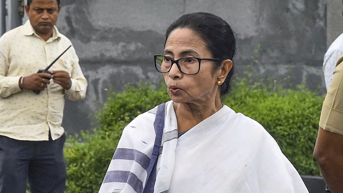 पश्चिम बंगाल में SIR का विरोध तेज, सीएम ममता बनर्जी निकालेंगी विशाल मार्च, BLO भी चल रहे नाराज