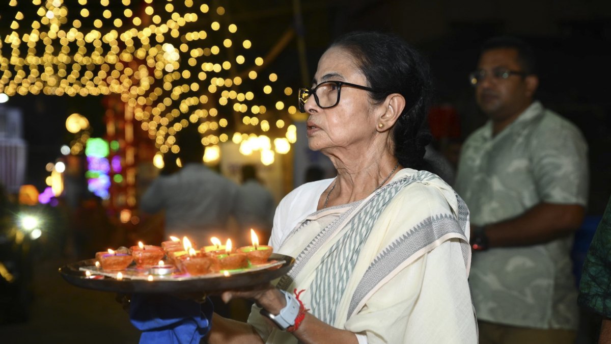 चुनाव से पहले ममता बनर्जी ने उठाया बड़ा कदम, बनवा रहीं महाकाल मंदिर, हिंदुओं का दिल जीतने की कोशिश?
