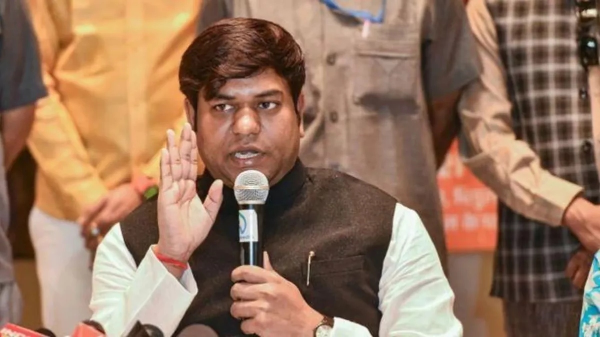 चुनाव से पहले मुकेश सहनी के भाई हटे पीछे, इस सीट पर चुनाव लड़ने से किया मना, अब RJD को दिया समर्थन