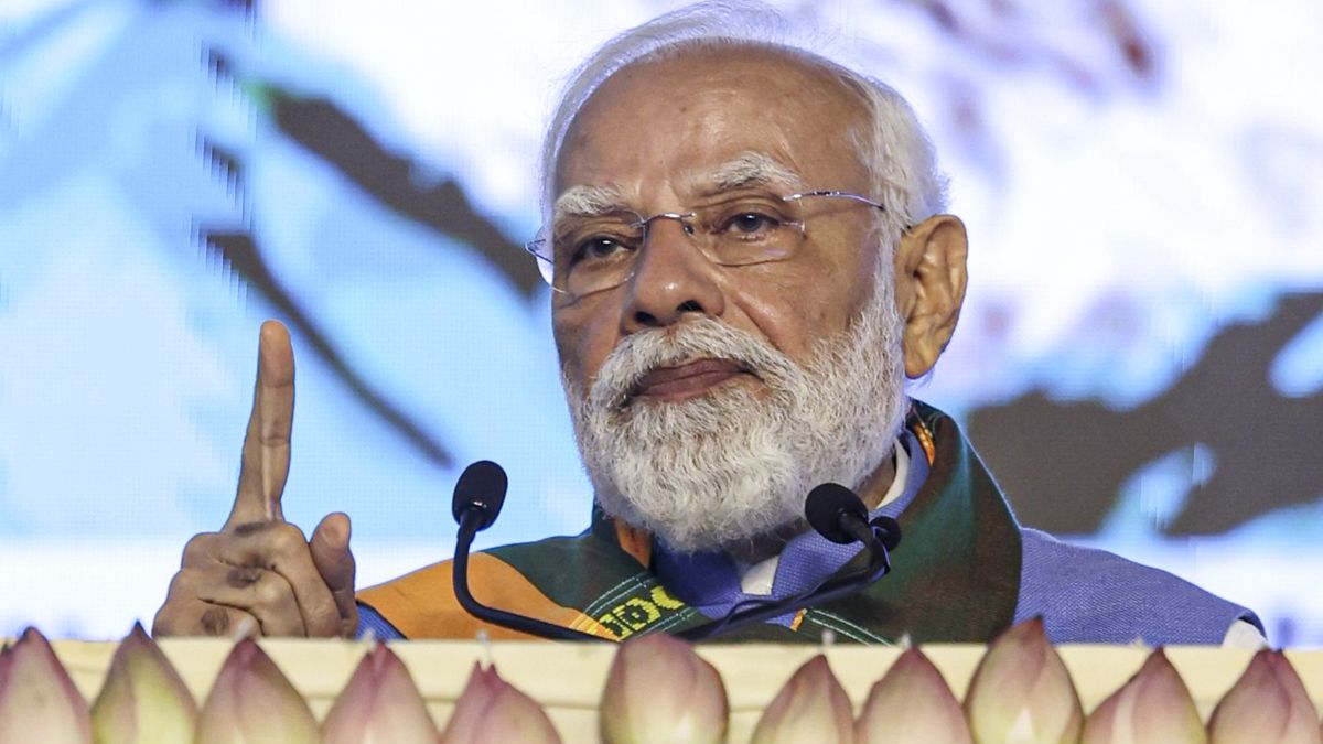 Ram Mandir Dhwajarohan: राम मंदिर के शिखर पर ध्वजारोहण के लिए पहुंचेंगे PM मोदी, जानें अयोध्या में वे कहां-कहां जाएंगे?