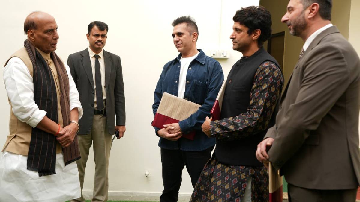 ‘120 बहादुर’ के मेकर्स ने लॉन्च किया ‘माई स्टैम्प’, राजनाथ सिंह ने रेजांग ला की 63वीं वर्षगांठ से पहले दी वीरों को श्रद्धांजलि