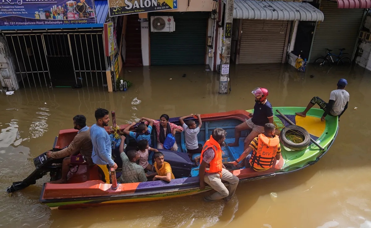 श्रीलंका में Ditwah Cyclone के कारण 330 से ज्यादा लोगों की मौत, भारत की मदद से बचाव अभियान जारी Sri Lanka- India TV Hindi