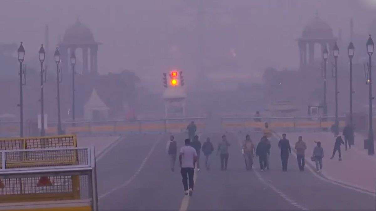 दिल्ली-NCR में ठंड और प्रदूषण की डबल मार, कई इलाकों में 400 के पार पहुंचा AQI