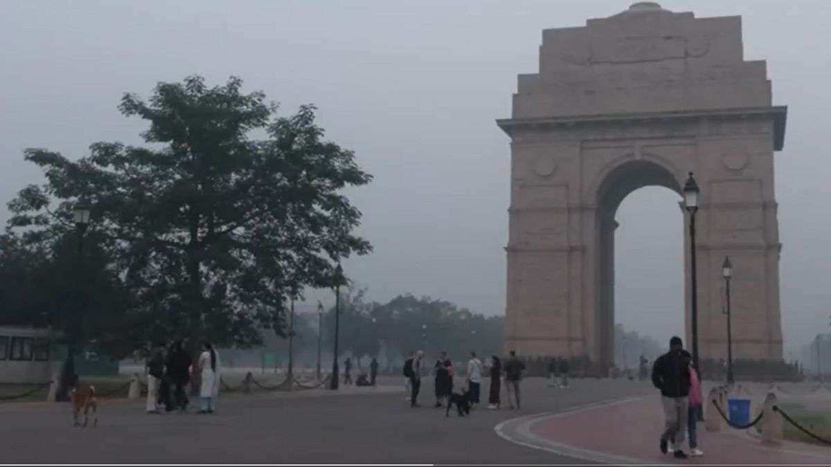 दिल्ली में हर तरफ धुएं की चादर, कई इलाकों में AQI 400 के पार; सांस लेना भी दूभर