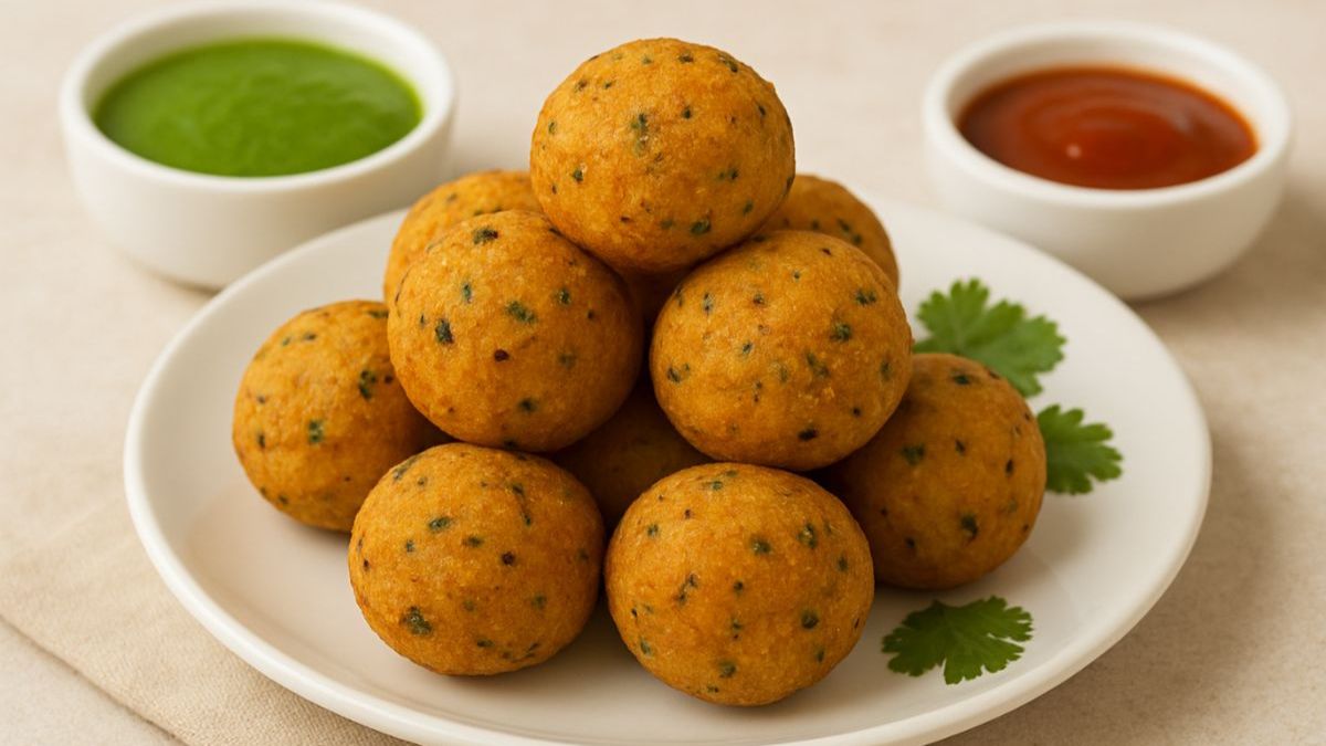 सुबह नाश्ते में बहुत खा लिया उपमा और इडली, अब झटपट बनाएं हेल्दी और टेस्टी सूजी बॉल्स