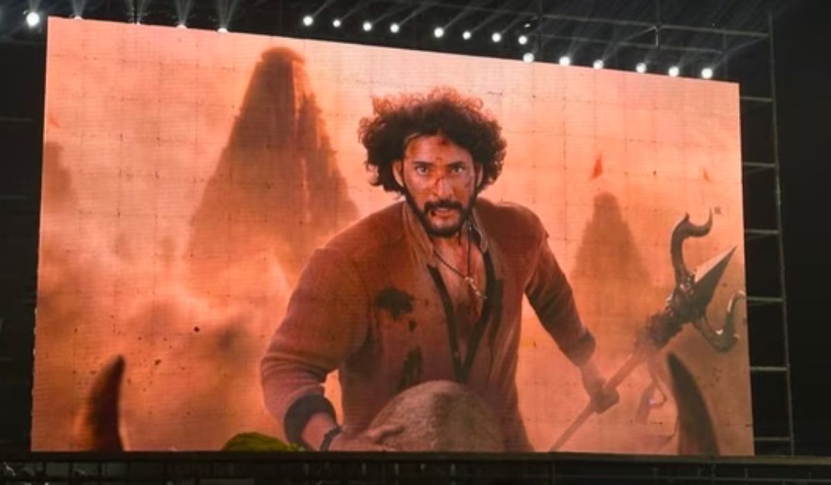 हाथ में त्रिशूल लिए बैल पर सवार दिखे महेश बाबू, राजामौली की ‘वाराणसी’ से सुपरस्टार का धांसू लुक आया सामने