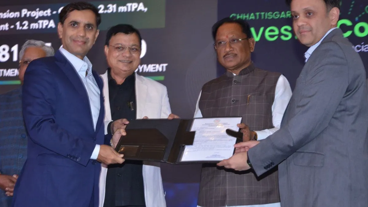 छत्तीसगढ़ को मिले 6800 करोड़ से अधिक के निवेश प्रस्ताव, सीएम साय ने बताया सबसे भरोसेमंद औद्योगिक गंतव्य निवेश प्रस्ताव पत्र सौंपते विष्णुदेव साय- India TV Hindi