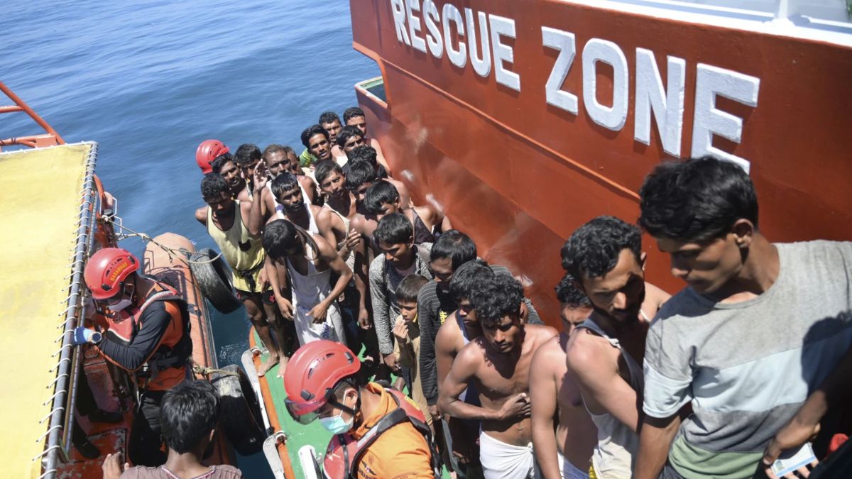 मलेशिया के तट पर डूबा 300 प्रवासियों को म्यांमार ले जा रहा जहाज, सिर्फ 10 लोगों की बच सकी जान; सैकड़ों लापता