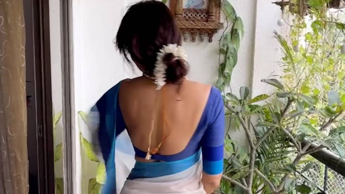 स्मिता पाटिल की भतीजी, 25 साल पहले हो गई थी विधवा, प्लेन क्रैश में गई थी पति की जान