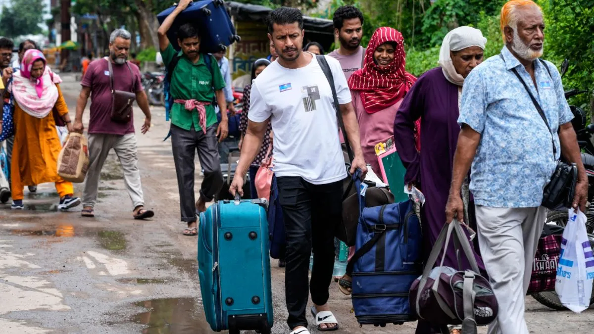 Explainer: घुसपैठियों के पास सारे दस्तावेज तो पहले भी नहीं थे लेकिन अब पश्चिम बंगाल में SIR शुरू होते ही वे क्यों भागने लगे? west Bengal infiltrators fleeing- India TV Hindi