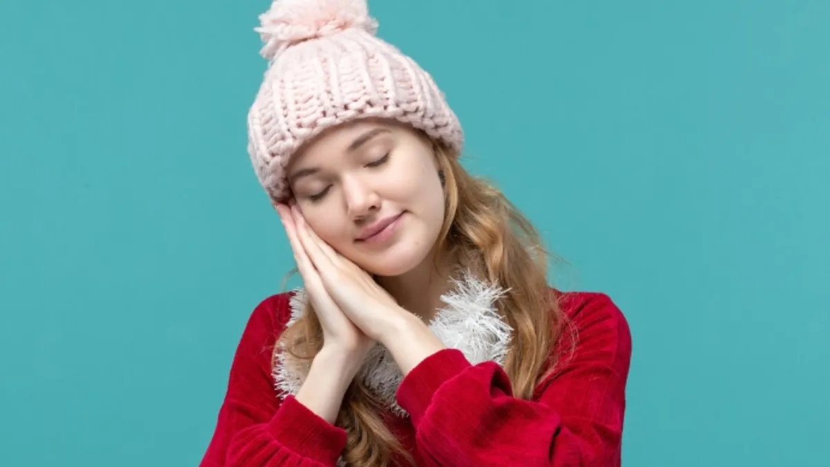 सर्दियों में टोपी पहनकर सोते हैं, तो जान लीजिए सोने से पहले वूलन कैप पहननी चाहिए या नहीं? वूलन कैप पहनकर सोना चाहिए या नहीं?- India TV Hindi