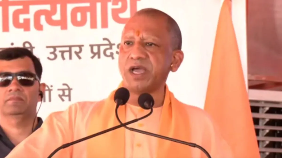 CM योगी ने लखनऊ में 72 परिवारों को सौंपी फ्लैट की चाबी, मुख्तार अंसारी के अवैध कब्जे से मुक्त जमीन पर हुआ निर्माण CM YOGI- India TV Hindi