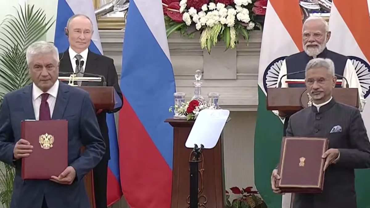 Putin in India Day 2 Live Updates: भारत के 2 दिवसीय दौरे का समापन कर मॉस्को रवाना हुए पुतिन PM modi and Putin- India TV Hindi
