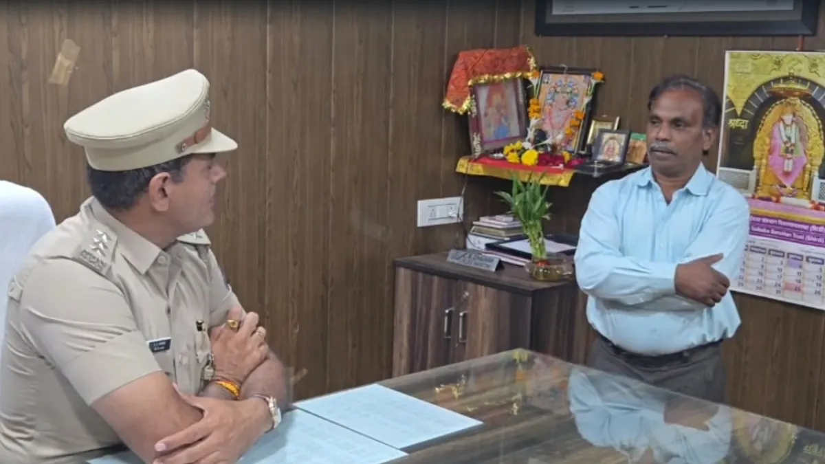 सूरत: धर्म परिवर्तन रोधी कानून के तहत पहली गिरफ्तारी, सरकारी स्कूल का प्रिंसिपल गिरफ्तार accused- India TV Hindi