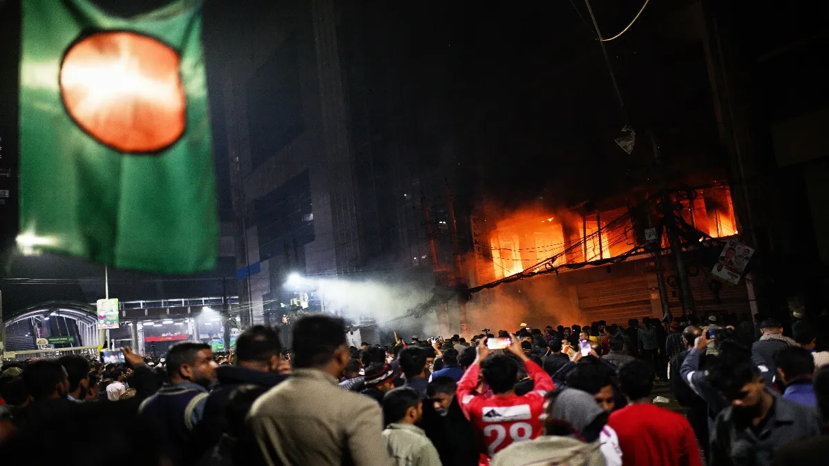 Bangladesh Violence Live: बांग्लादेश में कट्टरपंथियों ने काटा बवाल, लाचार दिख रही युनूस सरकार Violence In Bangladesh - India TV Hindi