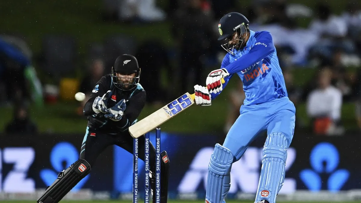 IPL ऑक्शन से पहले बढ़ी इस खिलाड़ी की मुश्किलें, T20I में भारत के लिए जड़ चुका है शतक Deepak Hooda- India TV Hindi